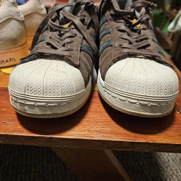 ADIDAS shell top Mens suede sneakers.  Great worn condition. - Picture 2 of 10
